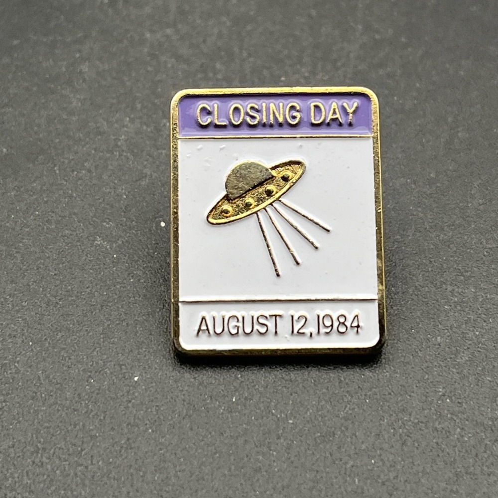 Vintage 1984 Los Angeles Olympics Closing Day August 12th UFO Lapel Hat Pin